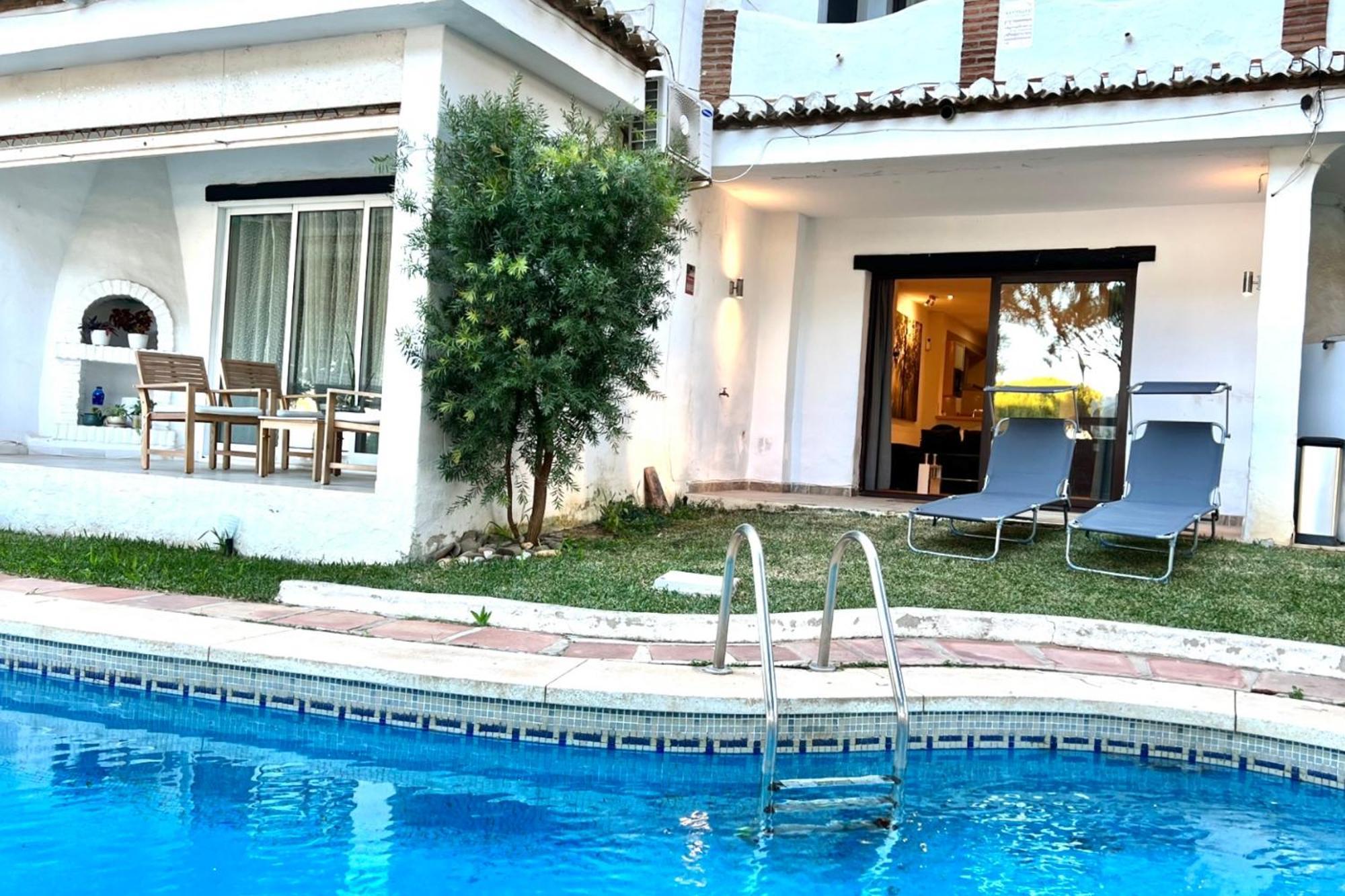 Mijas Costa - Beachside Apartment-B Sitio de Calahonda Exteriör bild